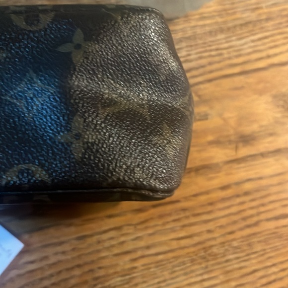 Louis Vuitton toiletry bag excellent condition - Picture 6 of 9